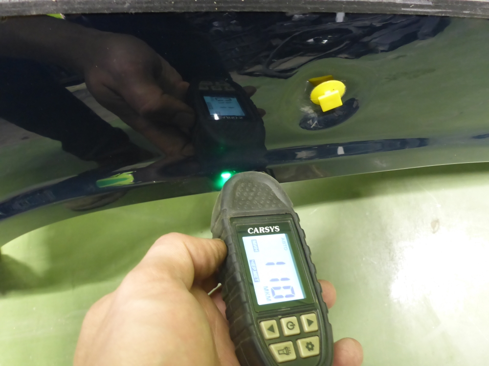 Крыло переднее правое