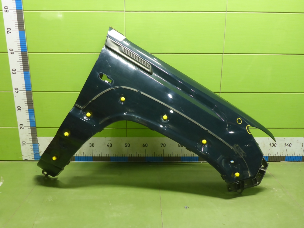 Крыло переднее правое