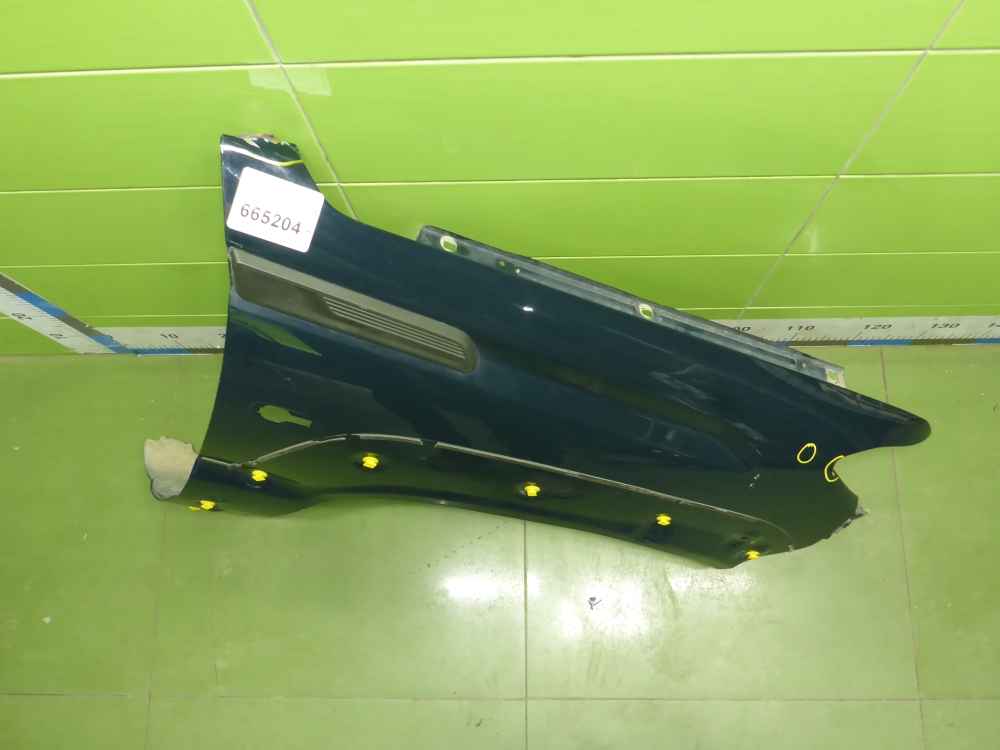 Крыло переднее правое