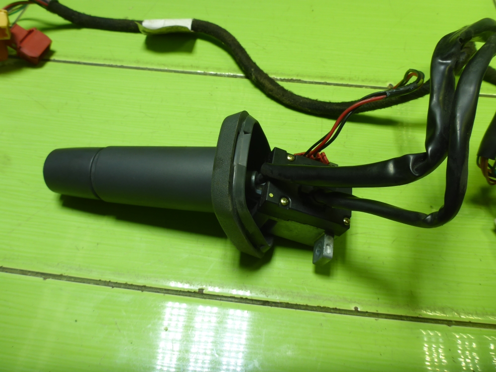 Переключатель поворотов подрулевой