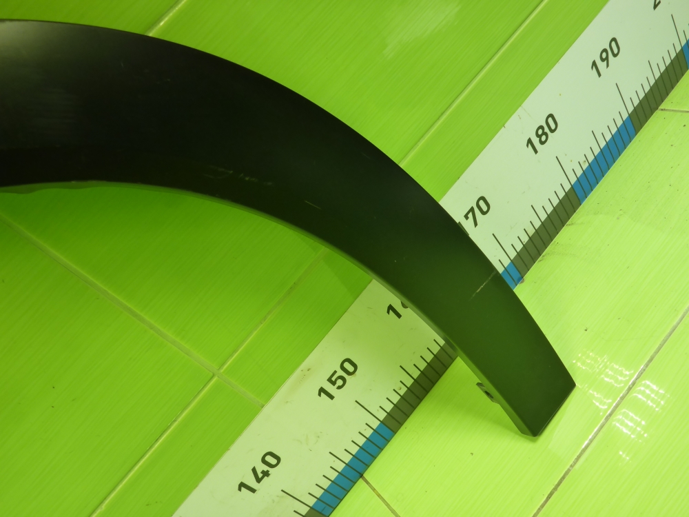 Накладка переднего крыла правого