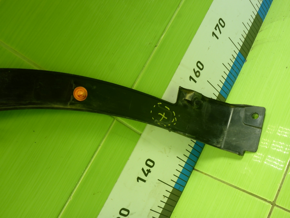 Накладка переднего крыла правого