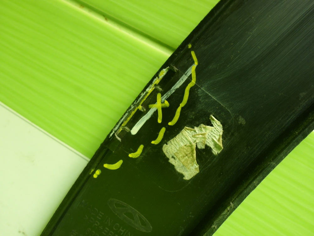 Накладка переднего крыла правого