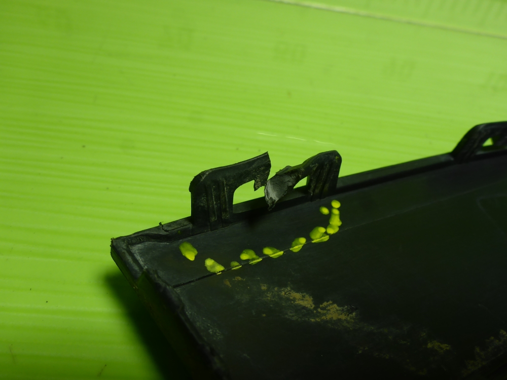 Накладка заднего крыла левого