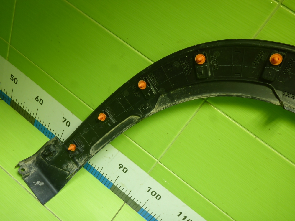 Накладка переднего крыла левого