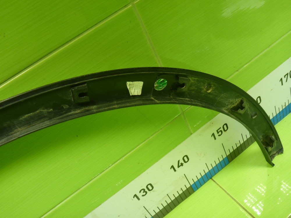 Накладка переднего крыла правого