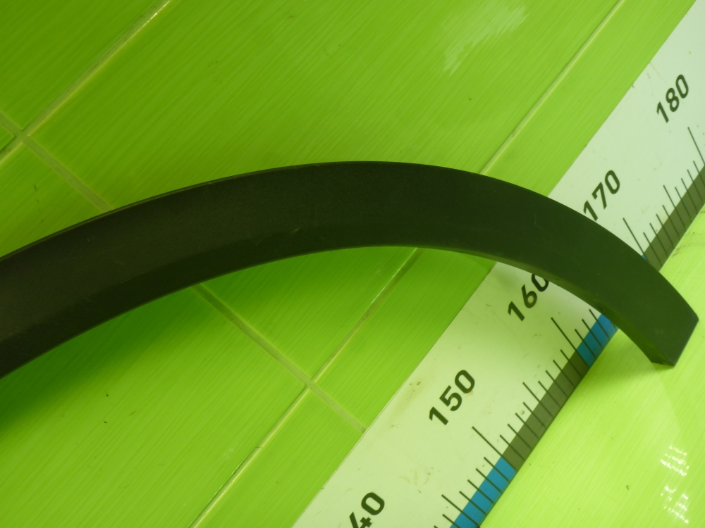 Накладка переднего крыла правого