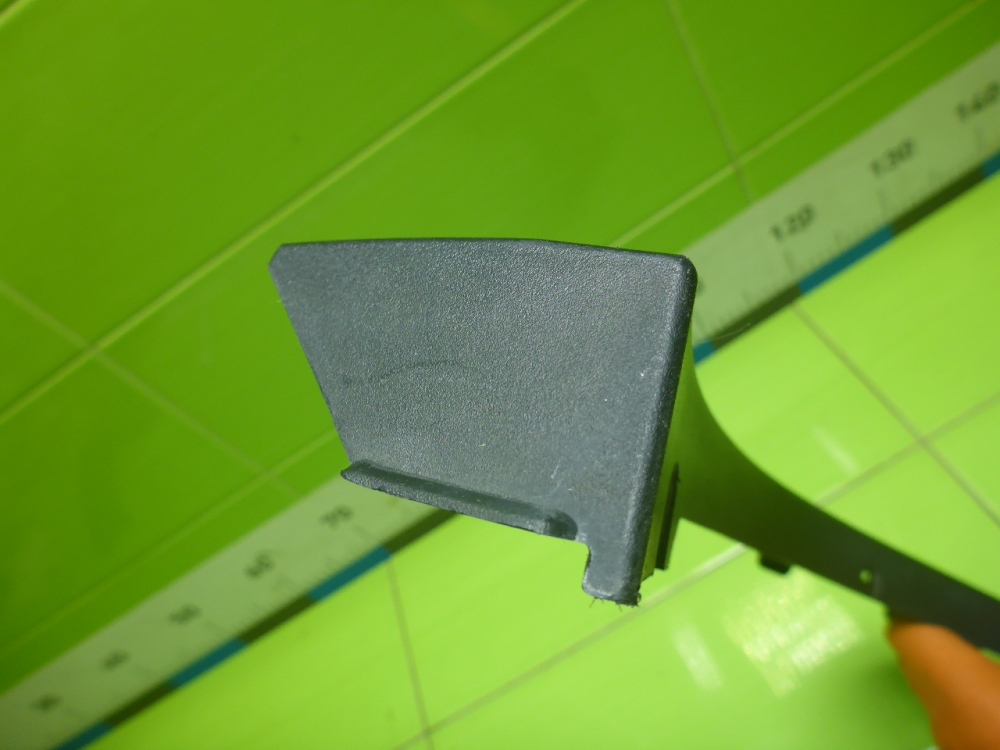 Накладка заднего крыла левого