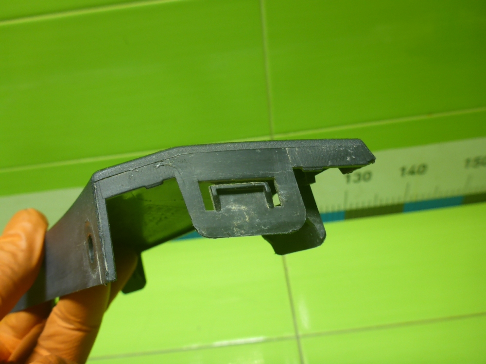 Накладка заднего крыла левого