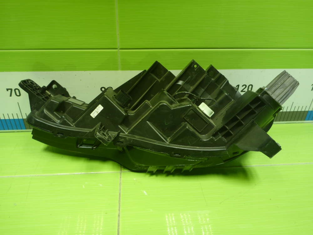 Фара дневного света правая (ходовые огни)