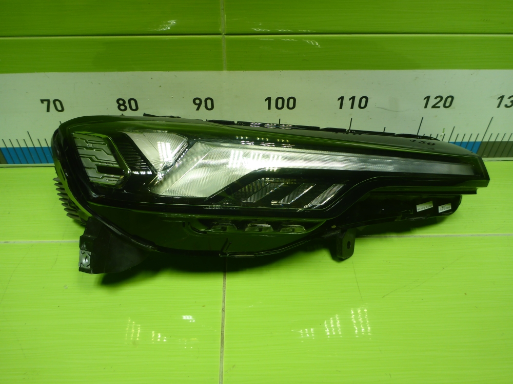 Фара дневного света правая (ходовые огни)