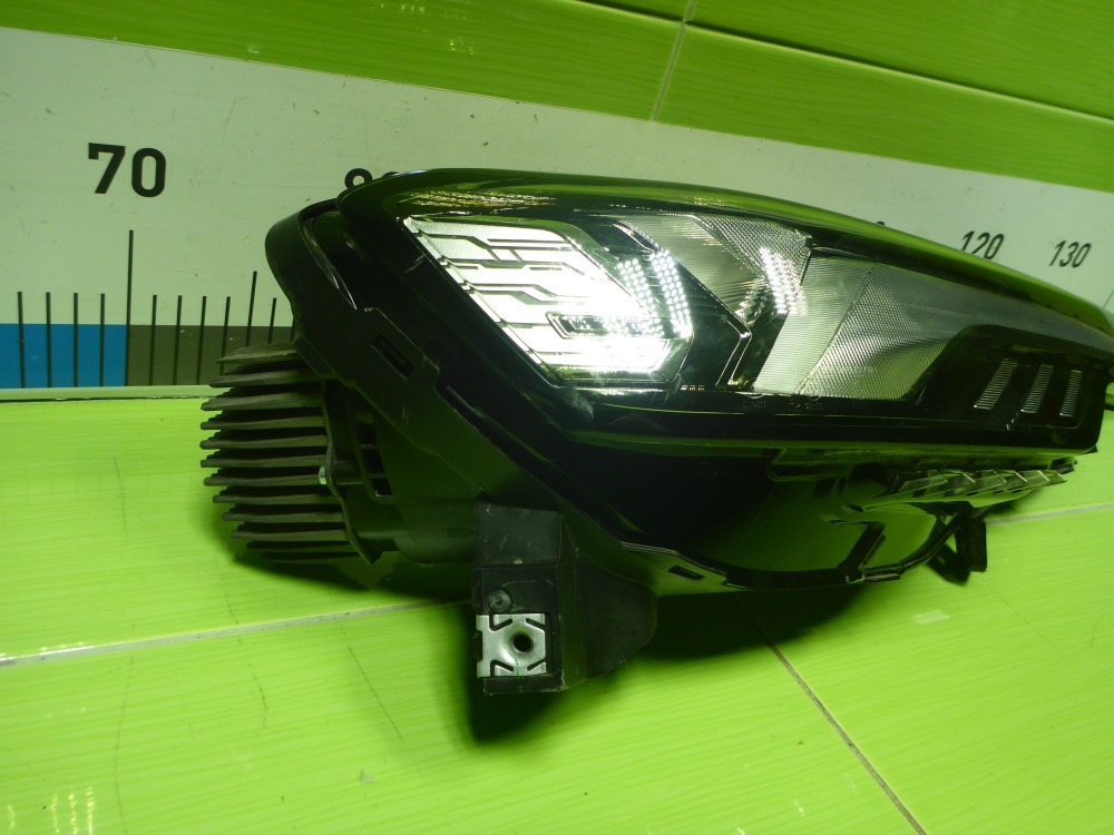 Фара дневного света правая (ходовые огни)