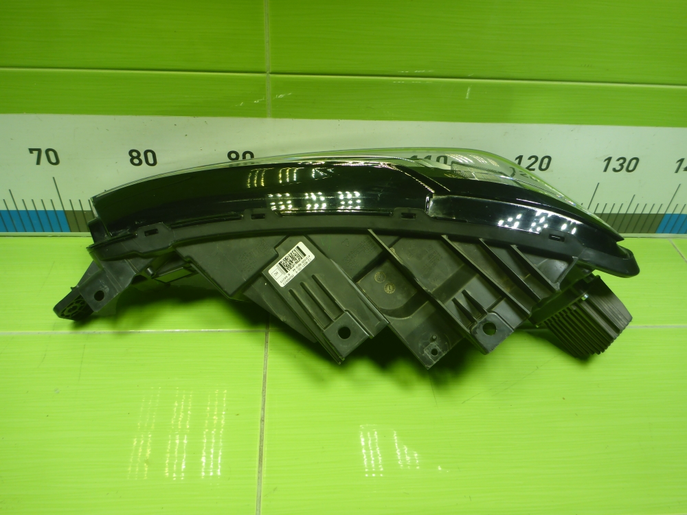 Фара дневного света правая (ходовые огни)