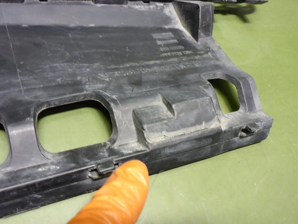 Решетка в бампер центральная