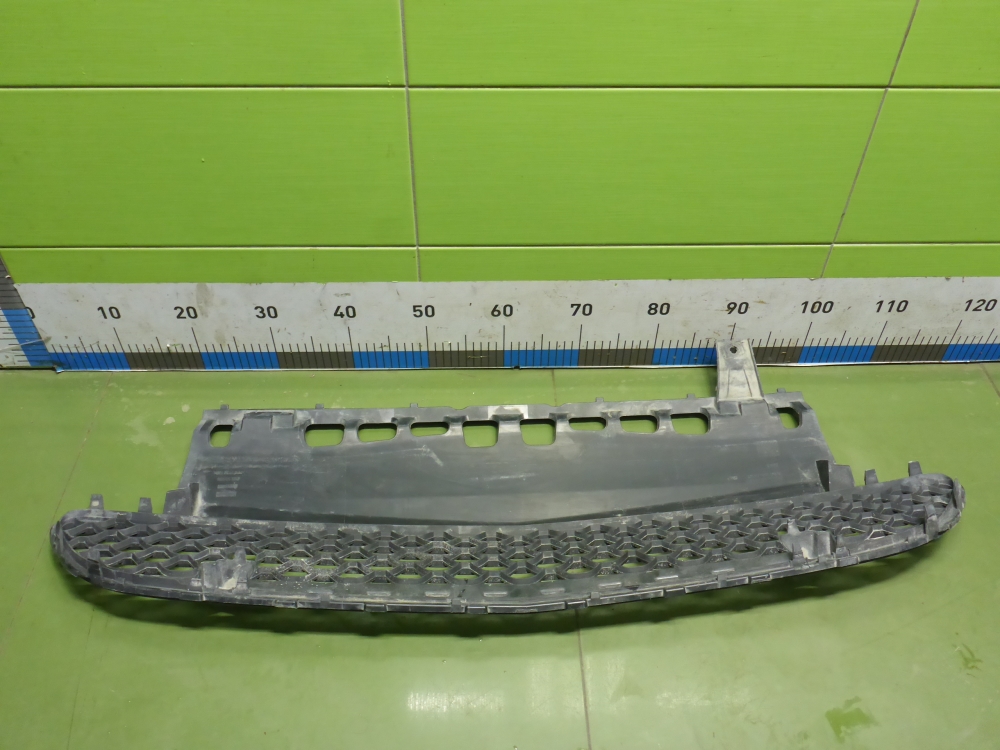 Решетка в бампер центральная