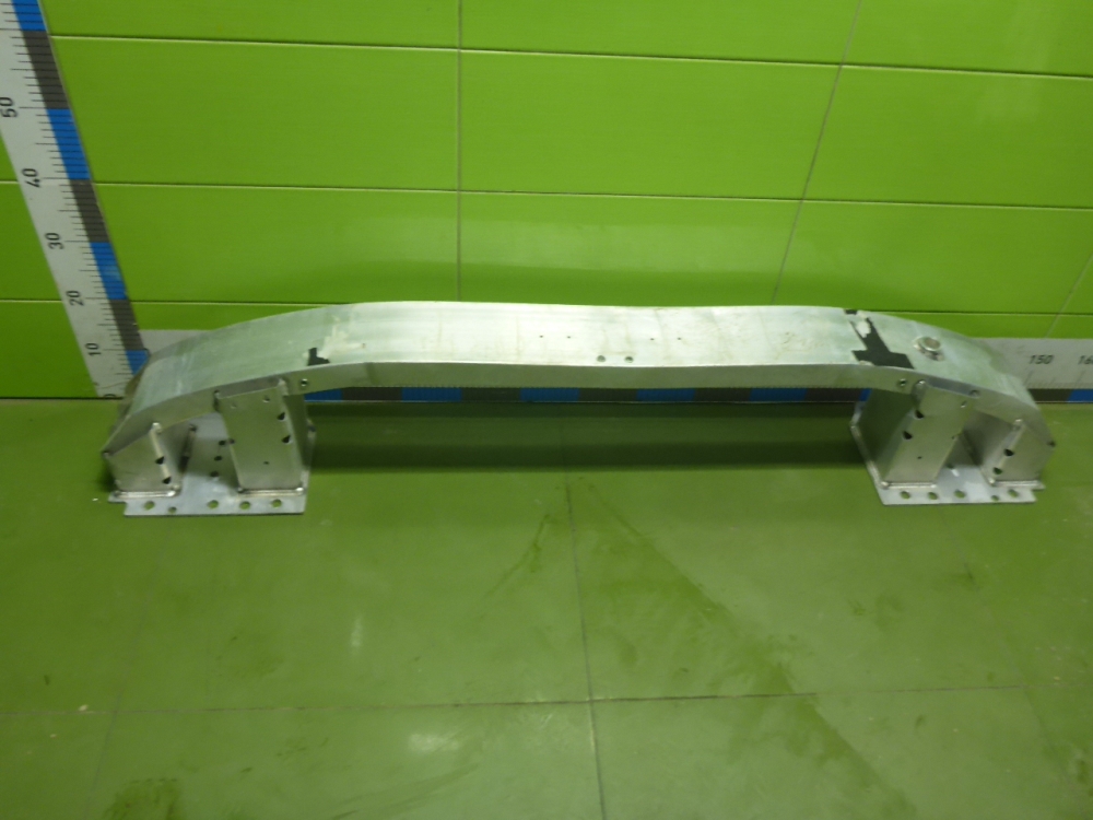 Усилитель переднего бампера