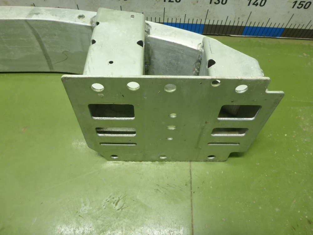 Усилитель переднего бампера