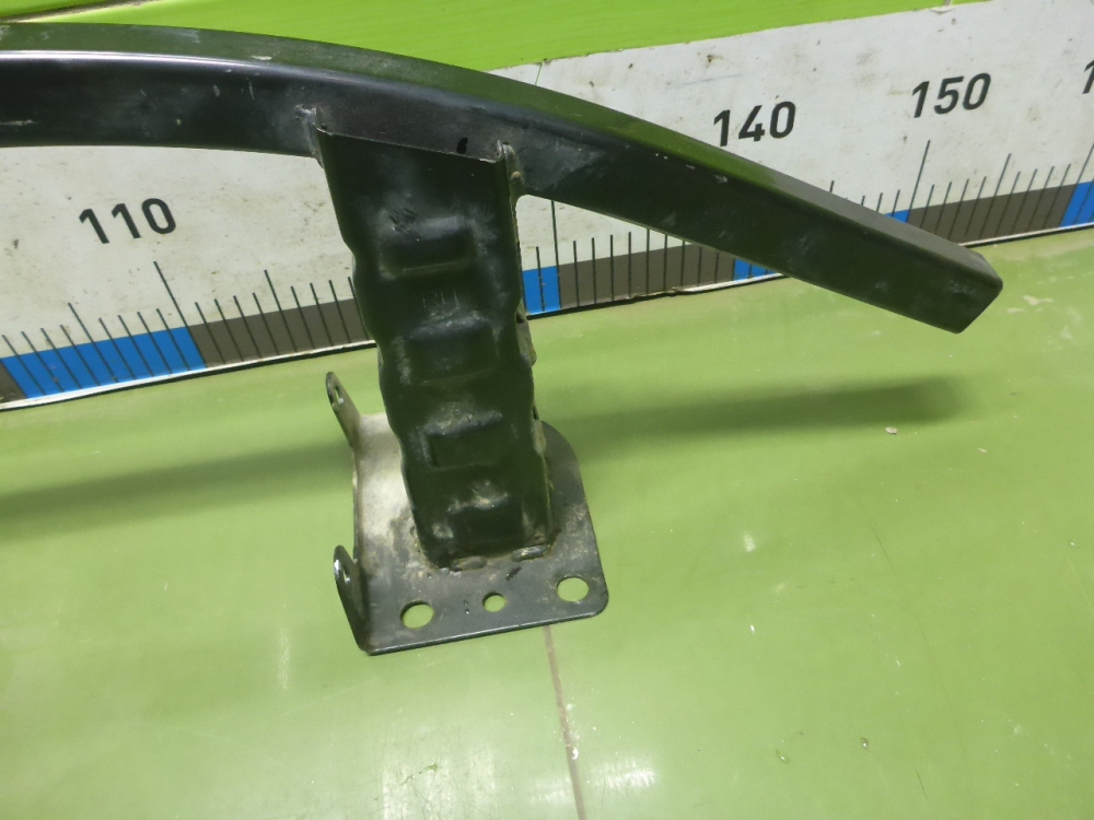 Усилитель переднего бампера