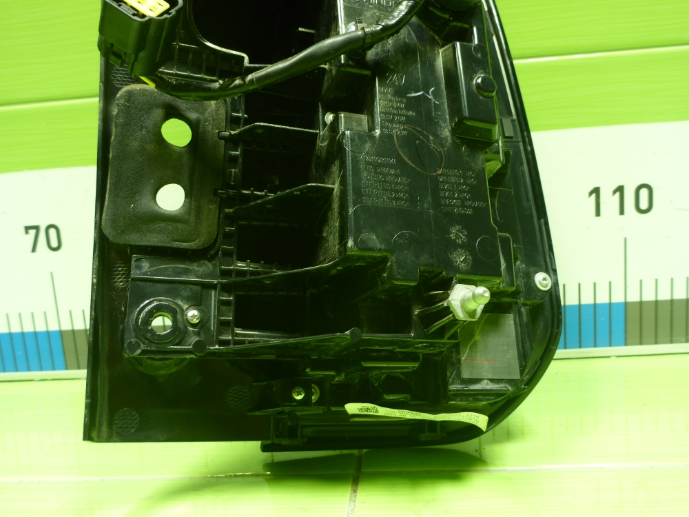 Фонарь задний левый