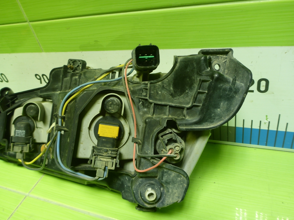 Фара противотуманная правая