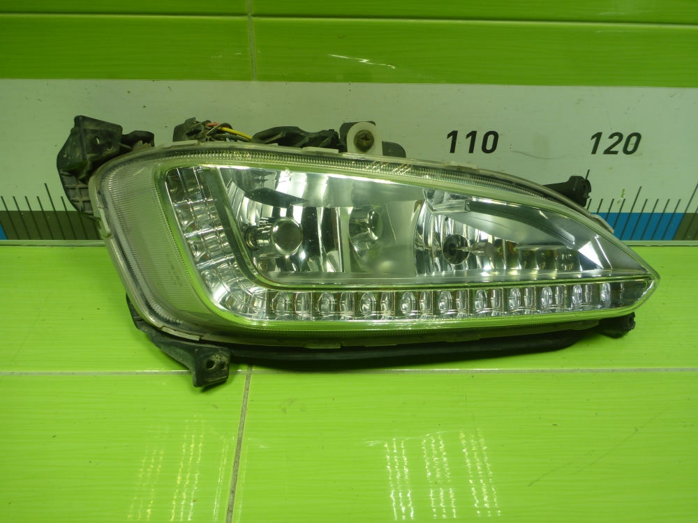 Фара противотуманная правая