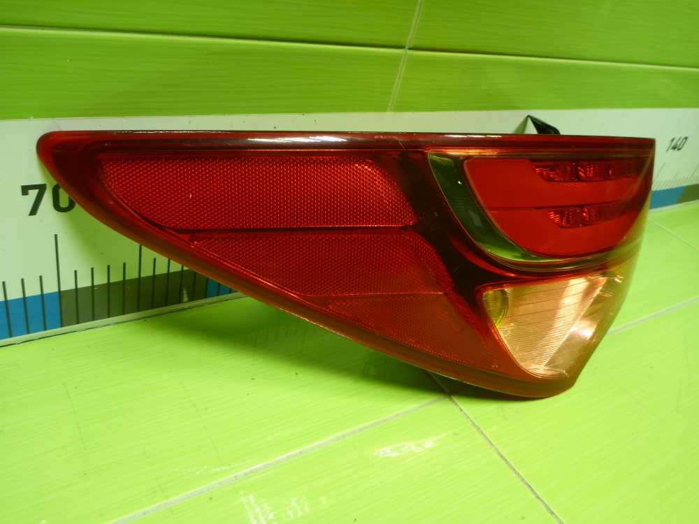 Фонарь задний наружный левый