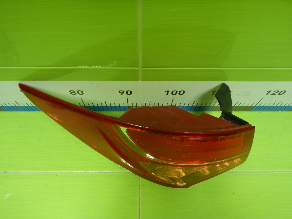 Фонарь задний наружный левый