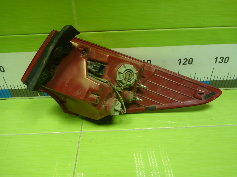 Фонарь задний наружный левый