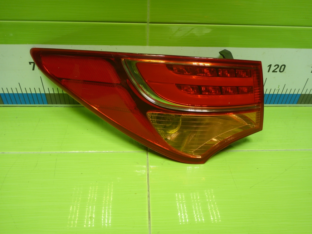 Фонарь задний наружный левый