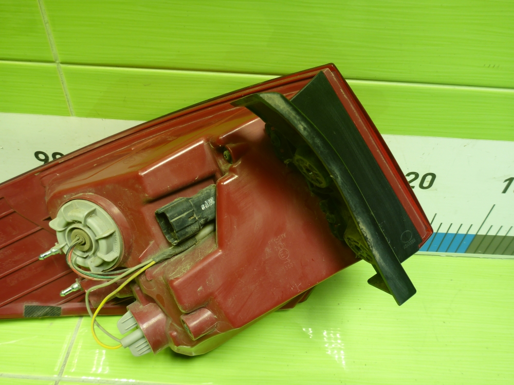 Фонарь задний наружный правый