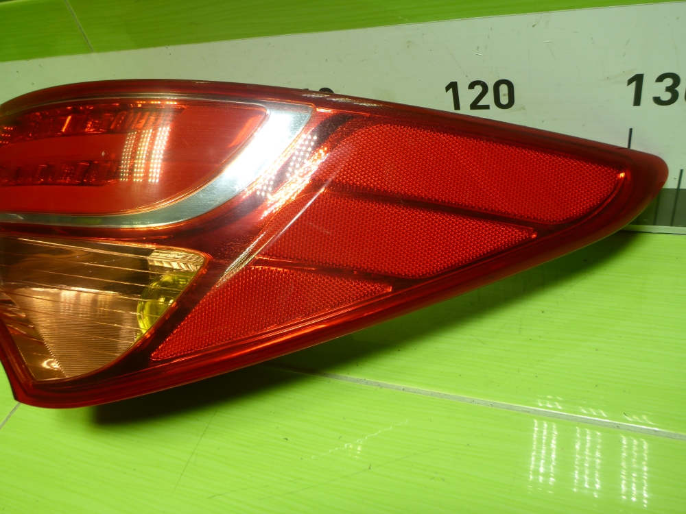 Фонарь задний наружный правый