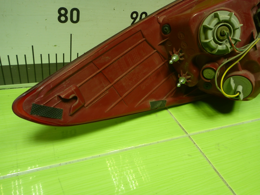 Фонарь задний наружный правый