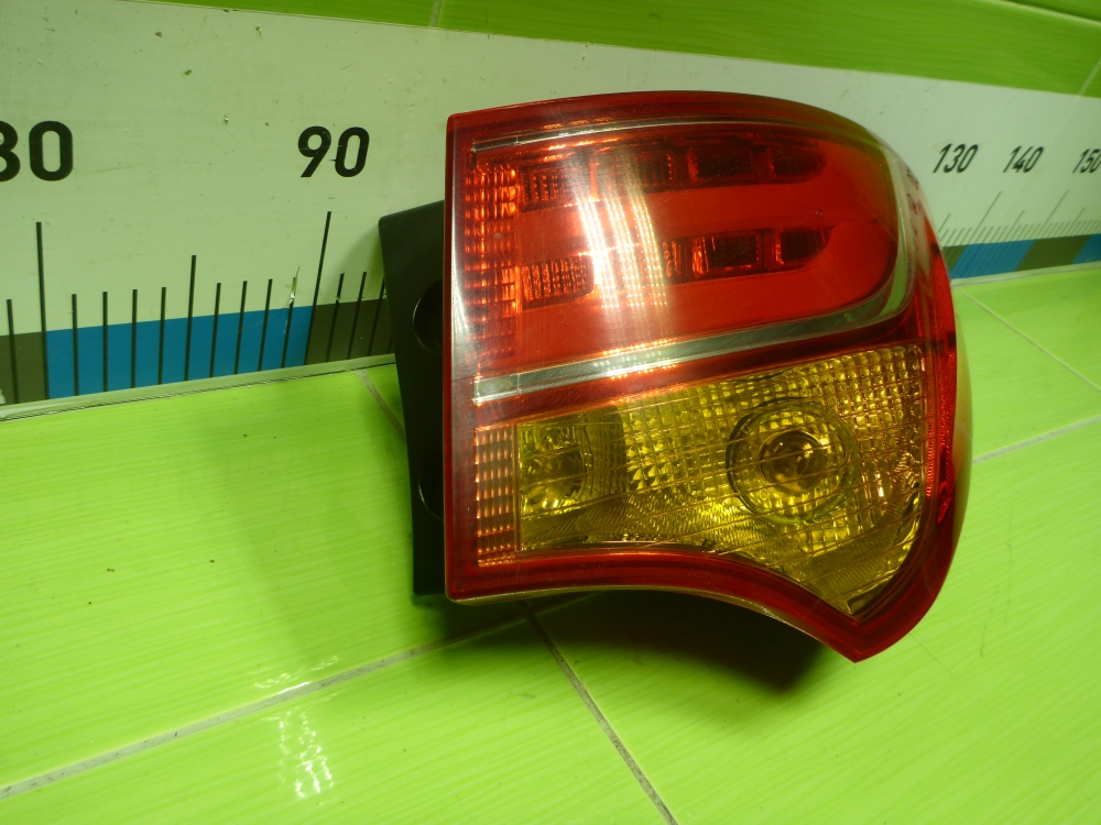 Фонарь задний наружный правый