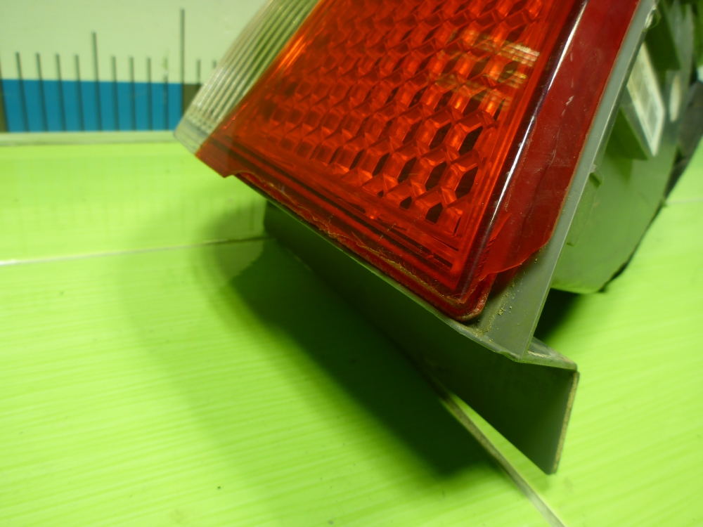 Фонарь задний наружный правый