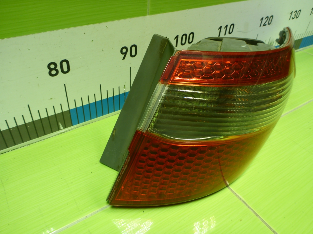 Фонарь задний наружный правый