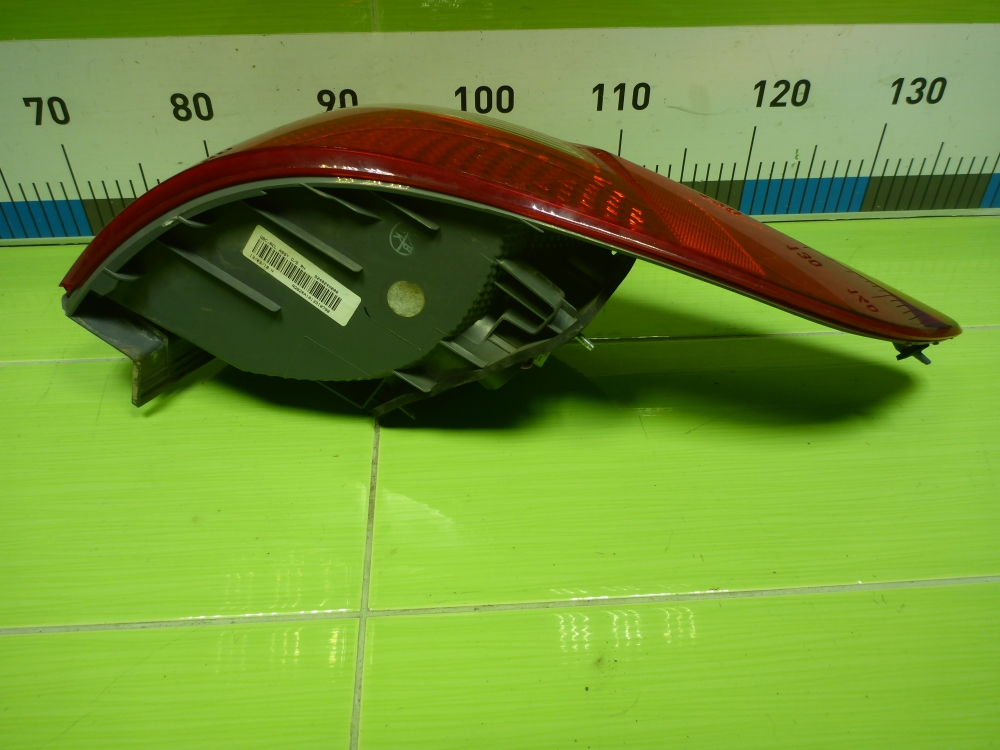 Фонарь задний наружный правый