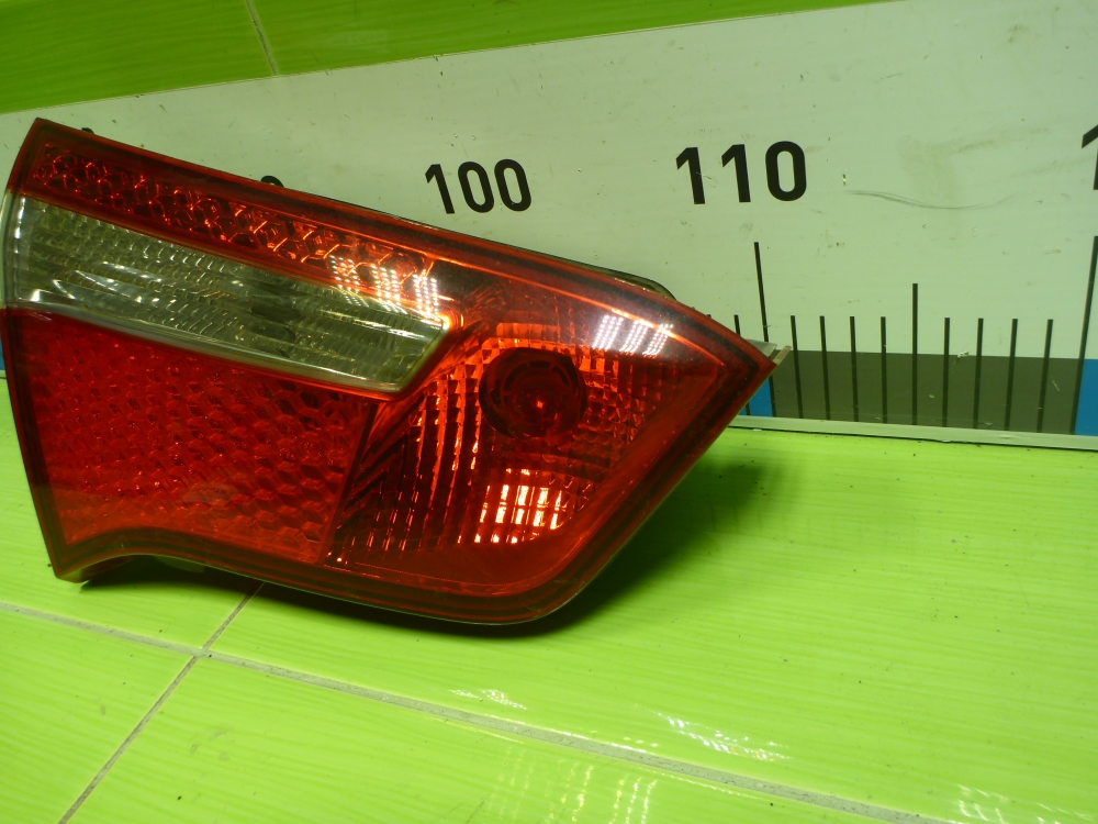 Фонарь задний внутренний левый