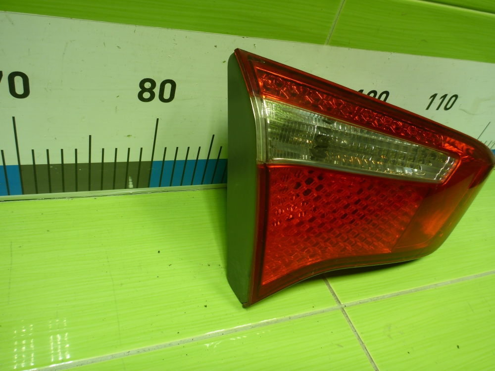Фонарь задний внутренний левый