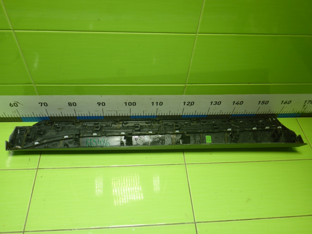 Накладка двери передней правой