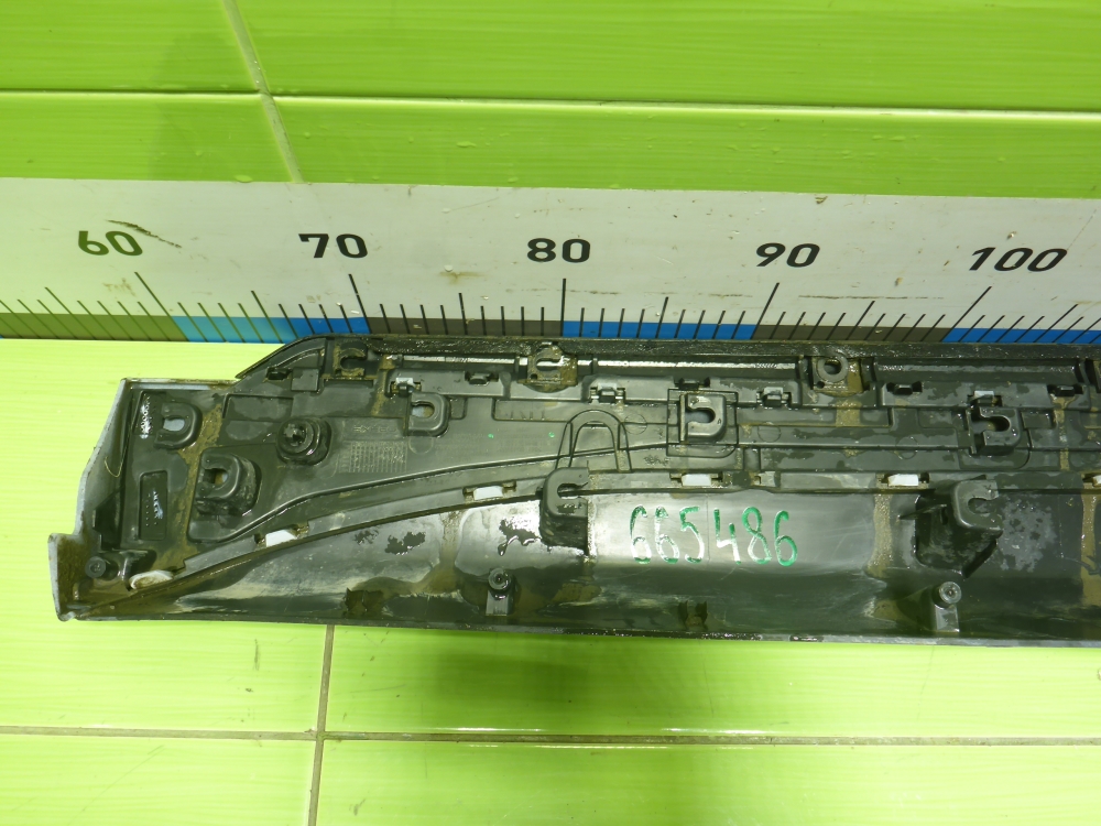 Накладка двери передней правой