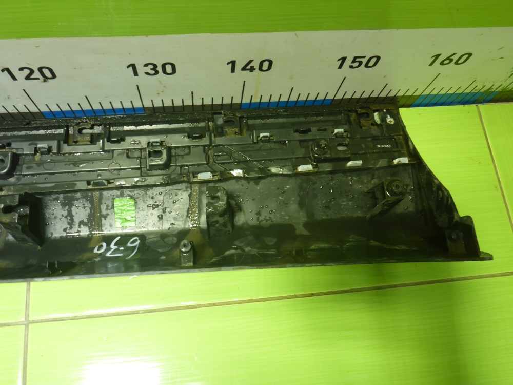 Накладка двери передней правой