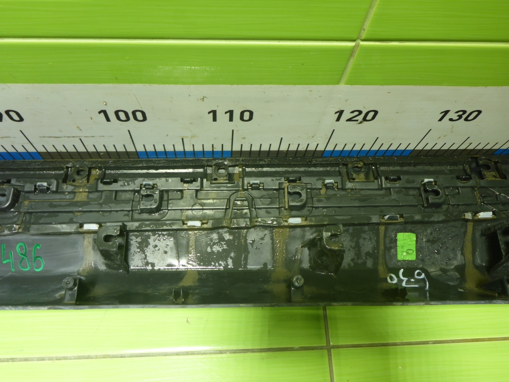 Накладка двери передней правой