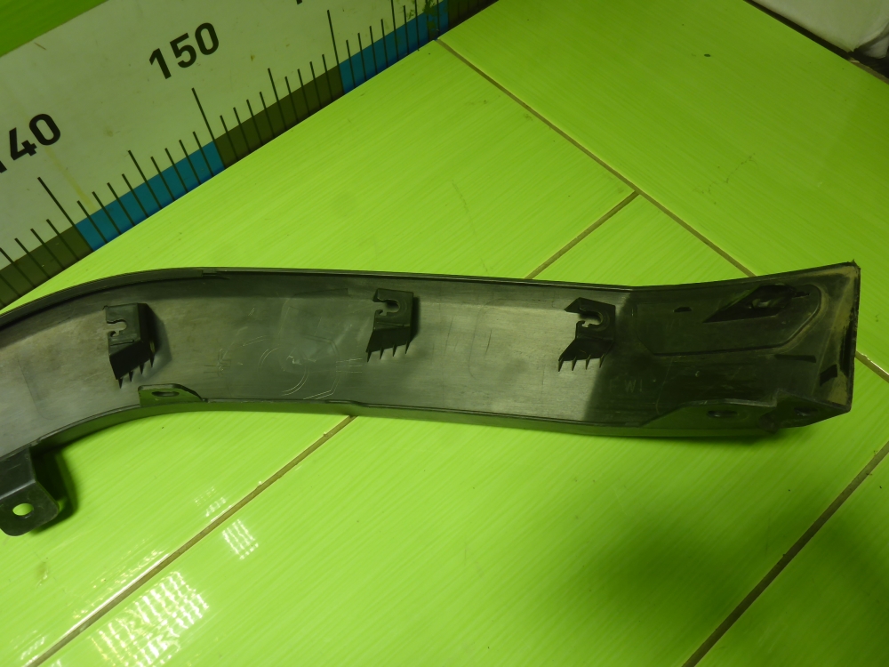 Накладка переднего крыла левого