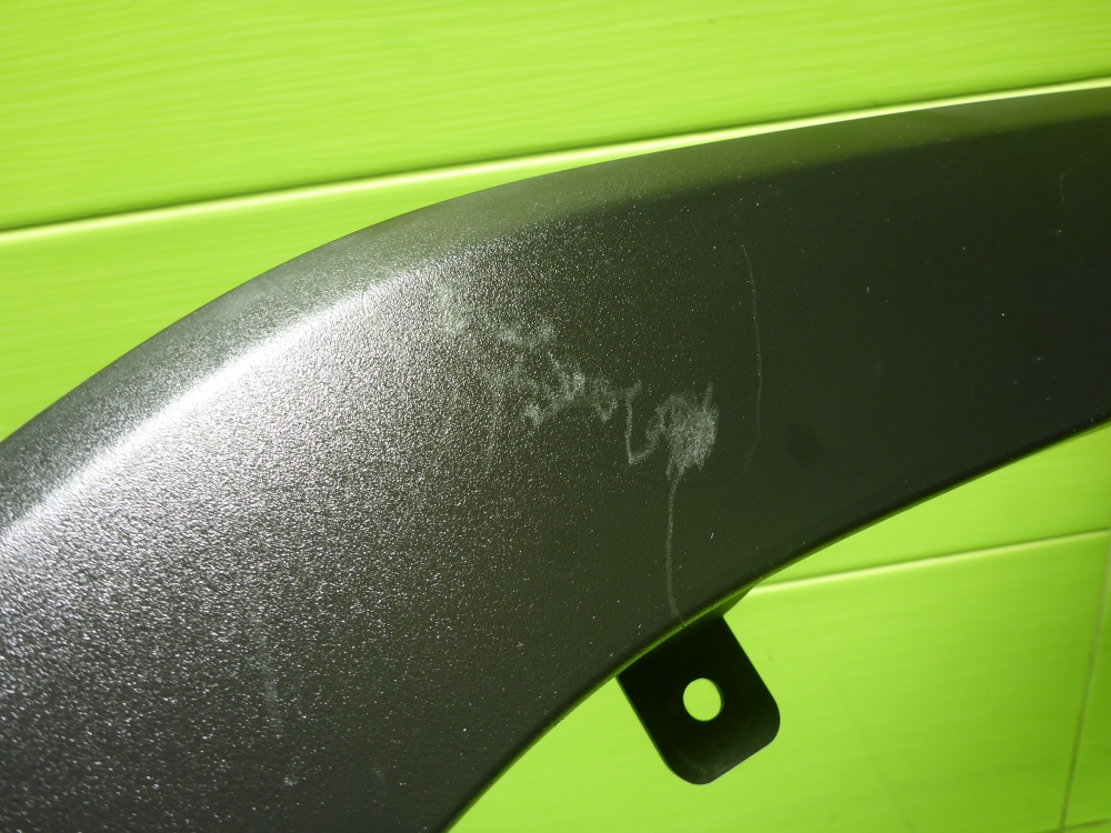 Накладка переднего крыла левого