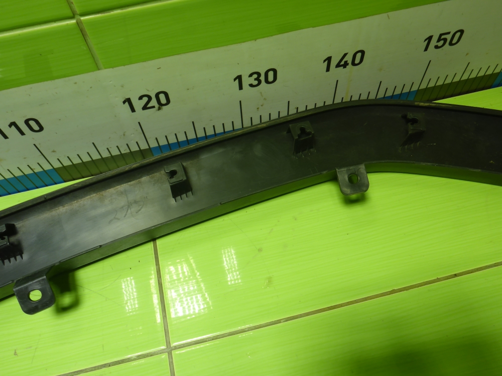 Накладка переднего крыла левого