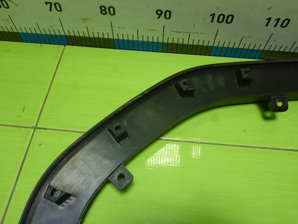 Накладка переднего крыла левого