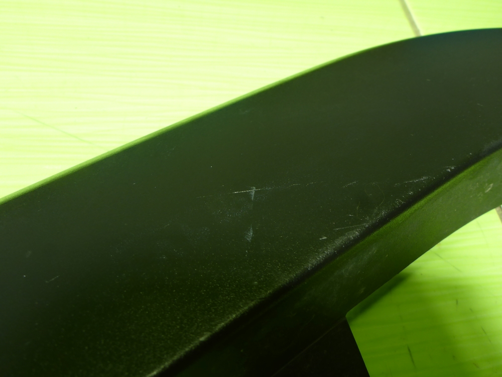 Накладка переднего крыла левого