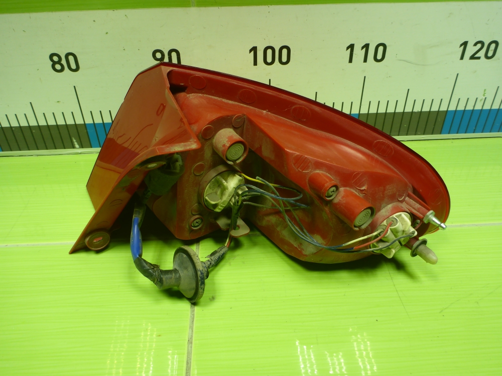 Фонарь задний наружный левый