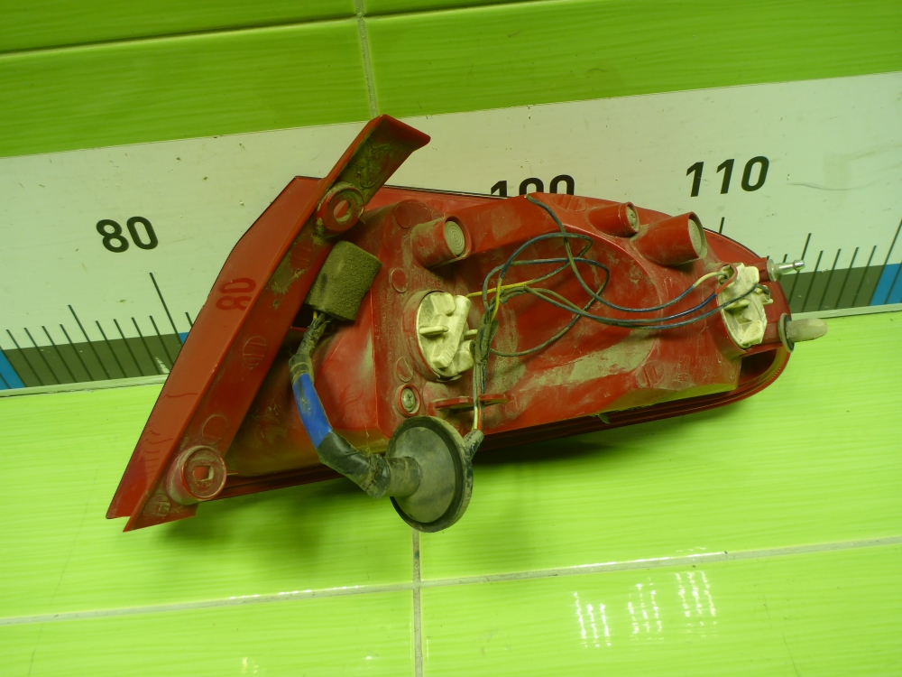 Фонарь задний наружный левый