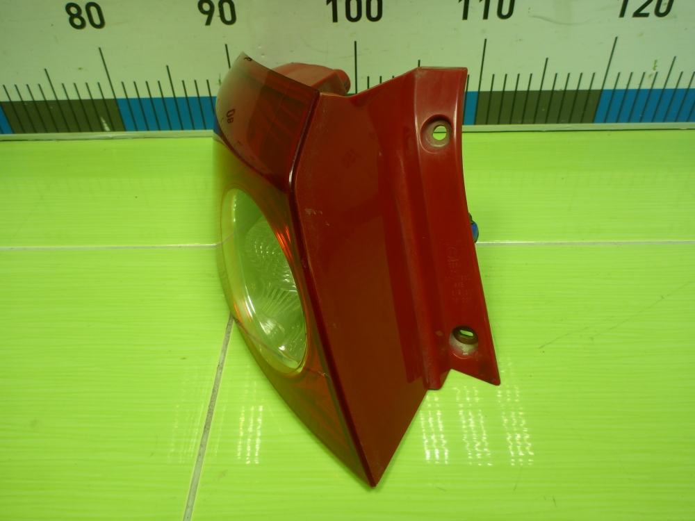 Фонарь задний наружный левый